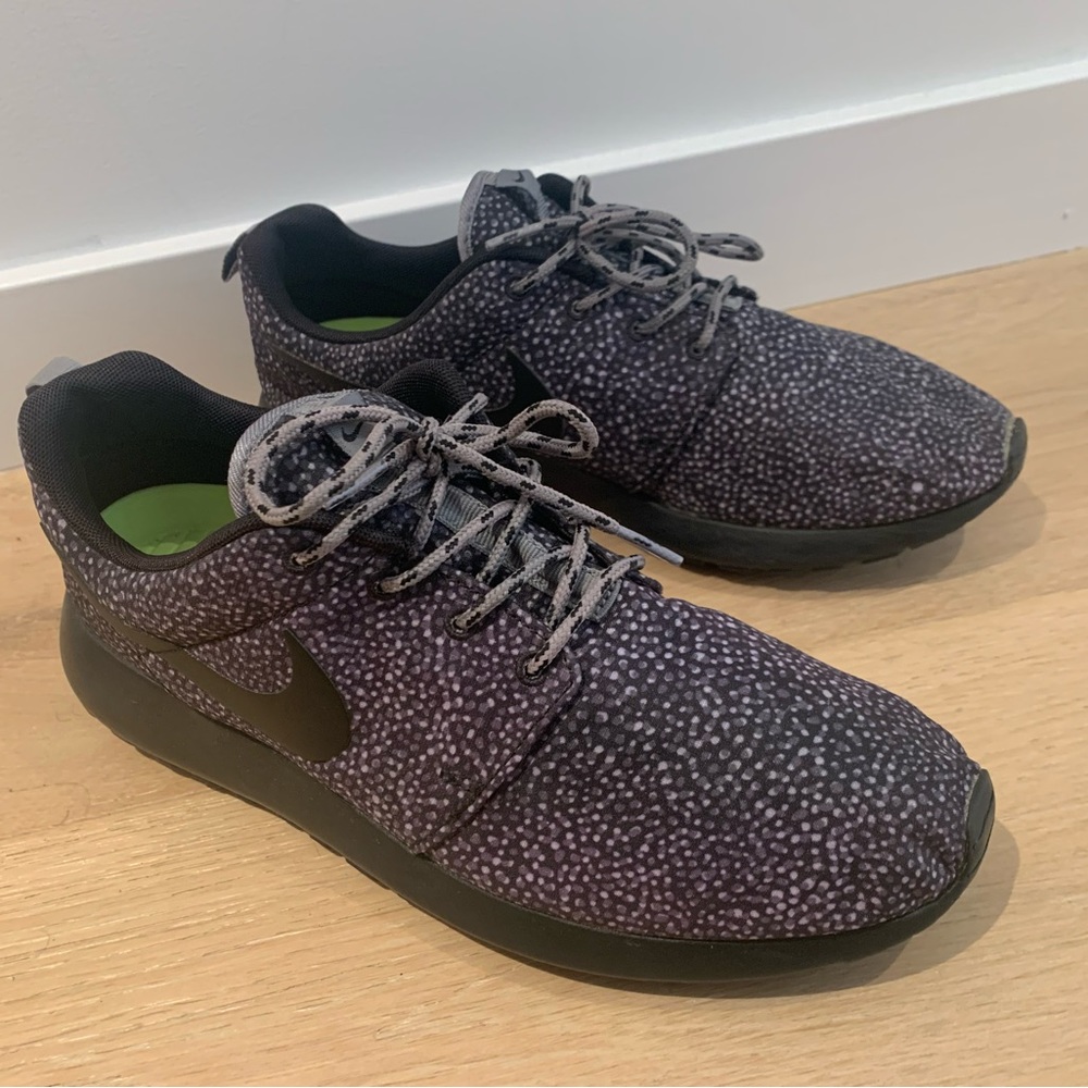 Nike Roshe Gray Speckled Running Sneaker